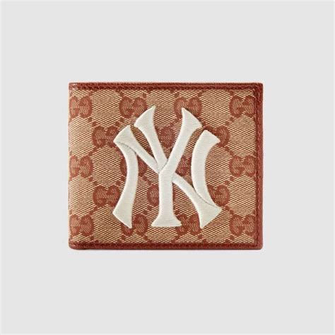 Original GG canvas wallet with New York Yankees patch™